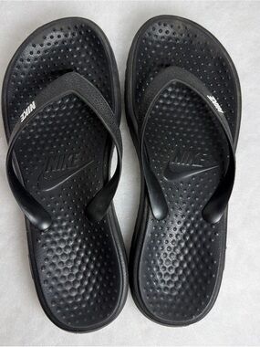 Nike Black SOLAY Kids Flip Flops Thong Sandals White Spellout Size G5